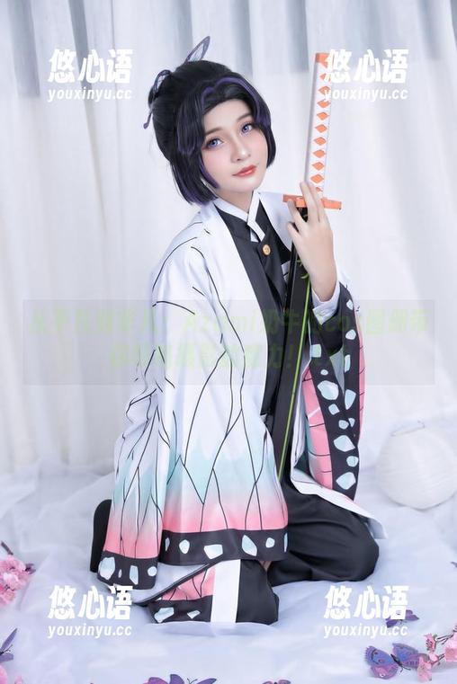 从平凡到非凡：Azami奶牛的cos图册带你领略摄影的魔力！.txt