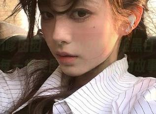 Feilin嗲囡囡 – waya小帝姬黑白情缘：感受每一幅美图与壁纸背后的故事.txt