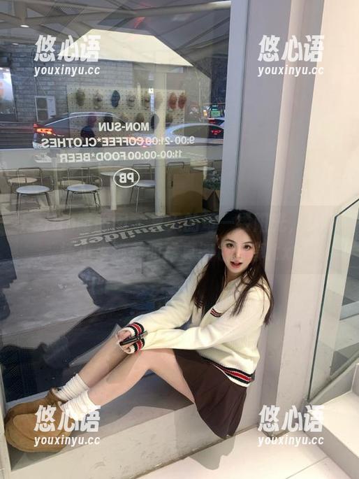 Feilin嗲囡囡 - 夏天的每一缕阳光，梦小楠小夜猫美丽写真图包分享.txt