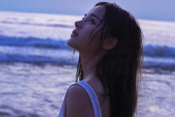 Feilin嗲囡囡 – 定制你的运动风格：芷儿Momoko个性写真作品欣赏.txt