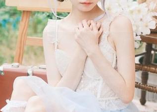GIRLT果团网 – 快来围观！莫雅琪最新睡衣写真更新，唯美与性感的完美交织.txt