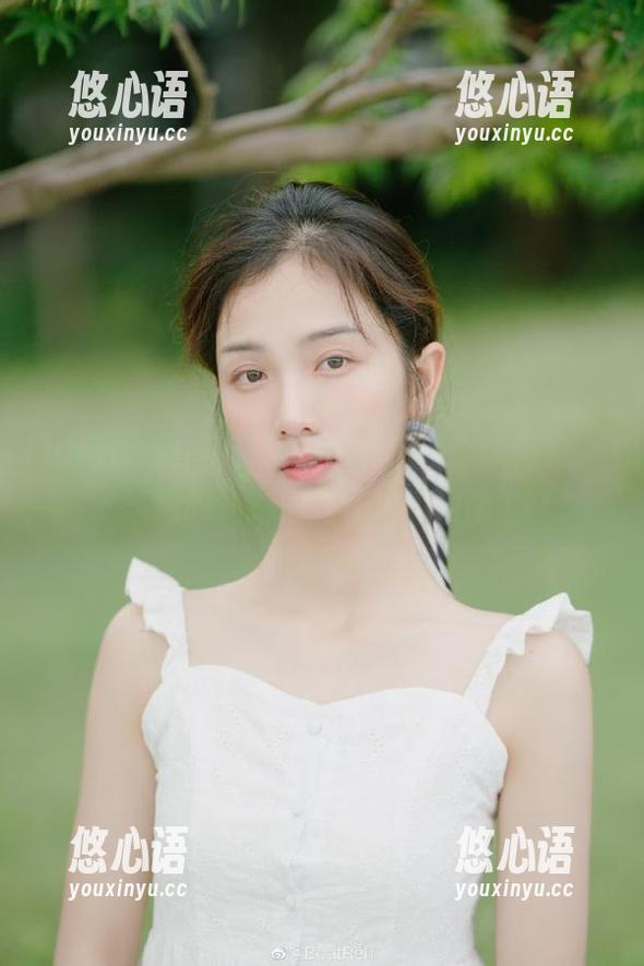 HuaYang花漾 - 精选小热巴奶牛写真，分享她的乡野生活与真实瞬间.txt