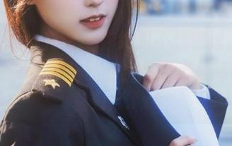 HuaYang花漾 – 你绝对不想错过，观看欧阳LuLu的旗袍图包，传递出无尽的女性魅力！.txt