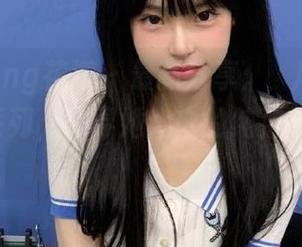 HuaYang花漾 – 最新分享：玥儿玥er白色写真系列，探寻她心中的纯洁与梦幻.txt