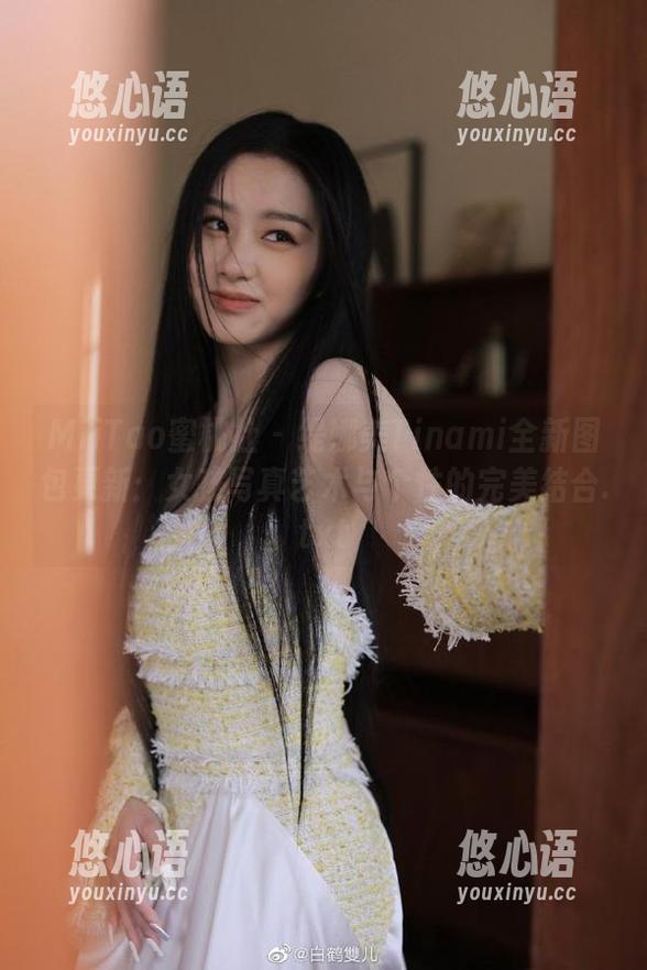 MiiTao蜜桃社 - 缇娜美Tinami全新图包更新：女孩写真艺术与个性的完美结合.txt
