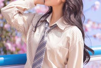 捕捉Neko薇薇棉袜全套写真，图片中展现各种风格的独特魅力.txt