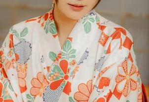 Nyako喵子的水手服写真带来海洋的气息，观看原图，享受七彩青春！.txt