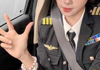 TASTE顽味生活 – 小泽空Moves独家私拍泳池写真，精彩图片捕捉清凉一刻.txt