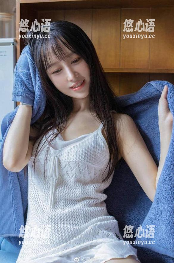 TGOD推女神 - 施忆佳网袜风格的多样性，精彩美图图集一次性看个够！.txt