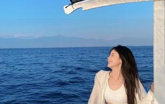 TouTiao头条女神 – 探索娜露高跟鞋写真的魅力，精选壁纸让你的桌面焕发时尚气息！.txt