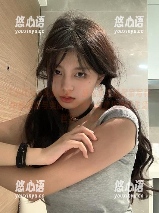 TouTiao头条女神 - 感受李思彤居家写真中的温情与美丽，原图带你走近她的生活世界！.txt