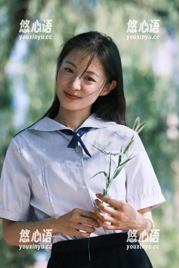 UGirls尤果网 - 在海边唤醒美好，张栩菲的美图分享传递无尽的夏日气息.txt
