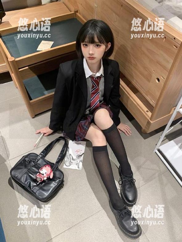 UGirls尤果网 - 新鲜出炉，王谨轩厨娘写真合集带你品味更新的美味艺术.txt