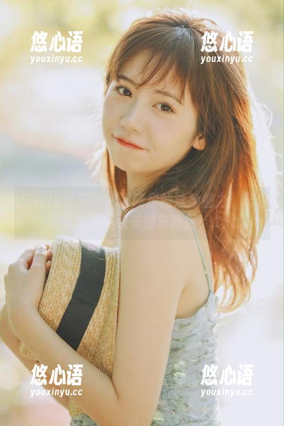 UGirls尤果网 - 谭晓彤的泳池魅力：带你欣赏这些极致美图与壁纸！.txt