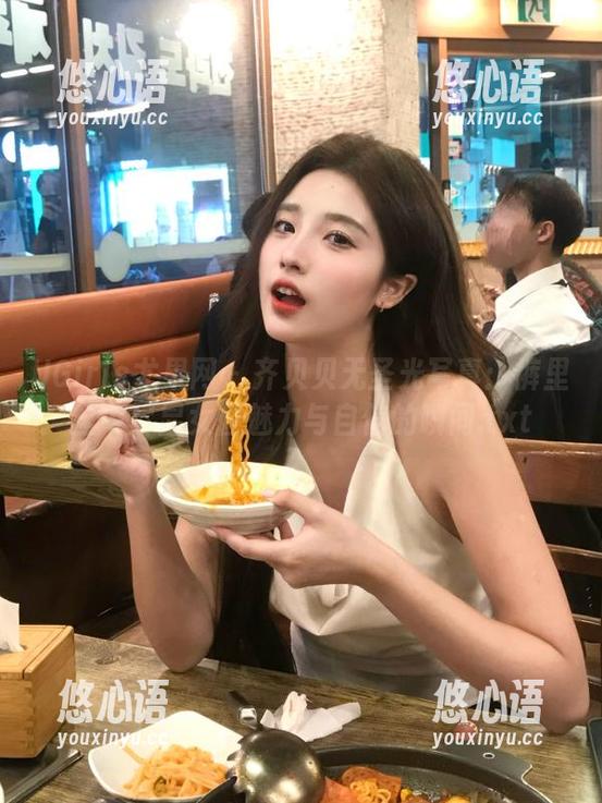 UGirls尤果网 - 齐贝贝无圣光写真：裤里丝中尽显女性魅力与自信的瞬间.txt