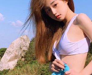 XIAOYU语画界 – 在海浪中绽放：王馨瑶yanni泳衣写真作品集完美呈现.txt