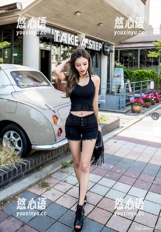 XIAOYU语画界 - 蜜桃酱私房写真：美脚与时尚精彩融合的图集.txt