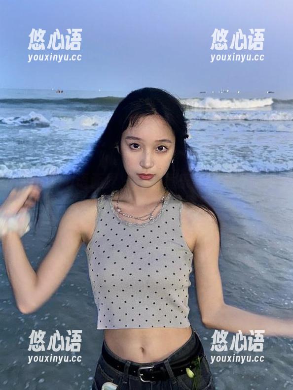 XIAOYU语画界 - 探索黄乐然的眼镜在线图集，感受她与时尚的碰撞与灵感.txt