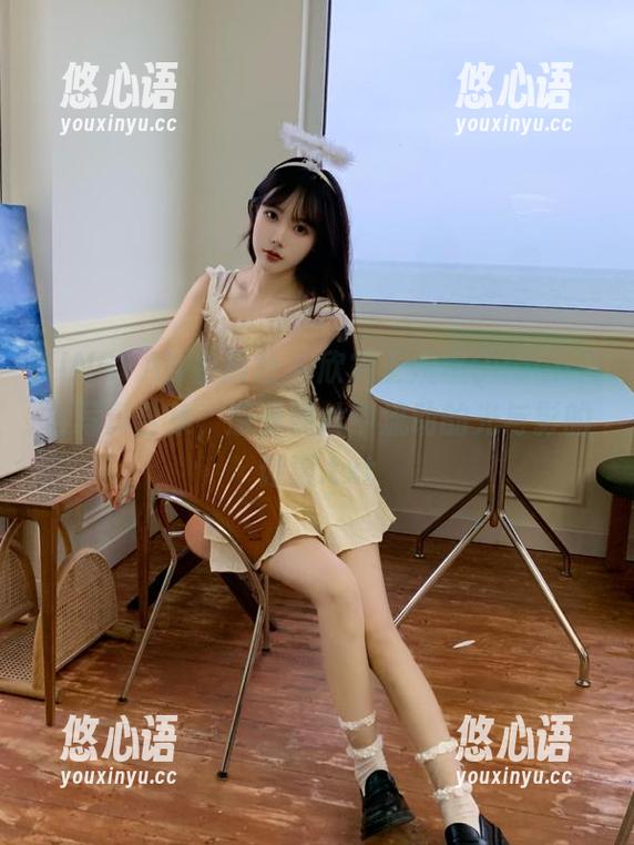 XINGYAN星颜社 - 欣赏王婉悠Queen天台写真合集，感受照片中流动的光与影的诗意.txt
