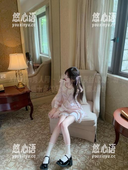 Xiuren秀人网 - 吴思晚的灰丝诱惑：时尚感十足的写真套图合集.txt