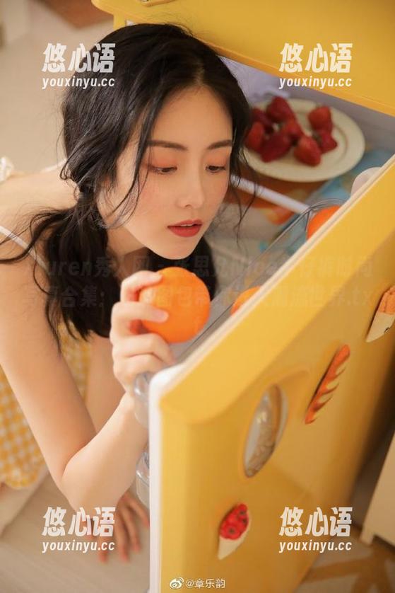 Xiuren秀人网 - 张思允Nice牛仔裤时尚写真合集：超清图包带你进入潮流世界.txt