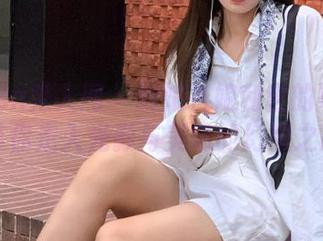Xiuren秀人网 – 厨娘抖娘利世的写真合集：带你走入光影与美味的幻想之旅.txt