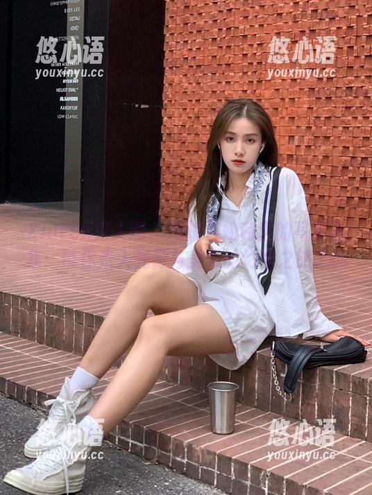 Xiuren秀人网 - 厨娘抖娘利世的写真合集：带你走入光影与美味的幻想之旅.txt