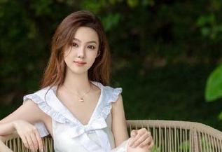 Xiuren秀人网 – 从容优雅的木子nana：私房内衣图包中的性感瞬间，绝美写真呈现.txt