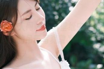 Xiuren秀人网 – 高清壁纸中的她：王婉悠Queen的吊带写真散发无限魅力.txt