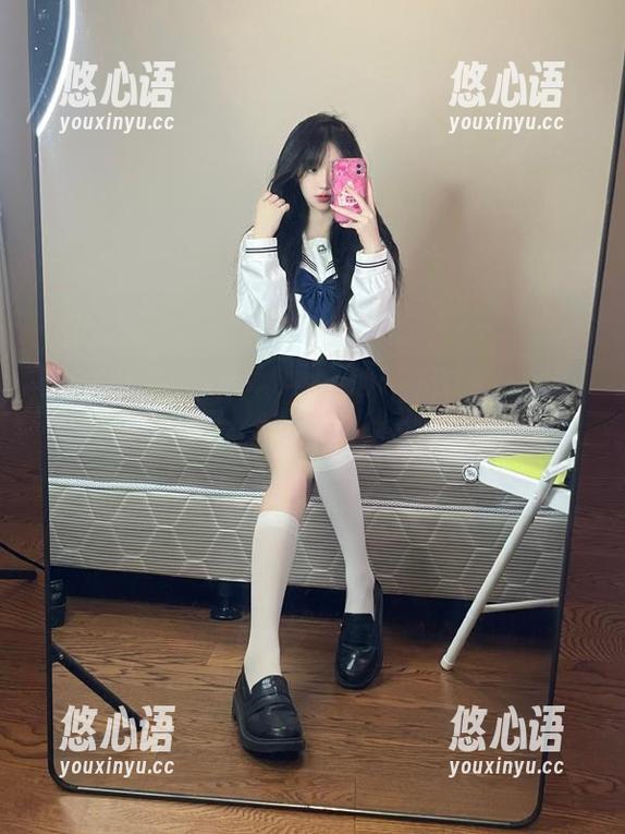 Xiuren秀人网 - 王馨瑶Yanni内衣图集更新：当自嘲成为我的穿搭风格！.txt