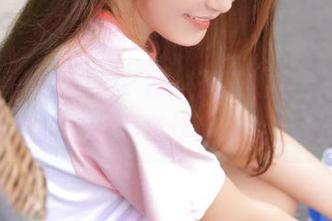 Xiuren秀人网 – 独一无二的瑶瑶baby：探索她的定制服装作品背后的灵感.txt
