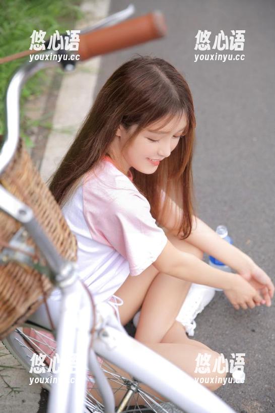 Xiuren秀人网 - 独一无二的瑶瑶baby：探索她的定制服装作品背后的灵感.txt