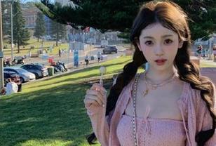 Xiuren秀人网 – 在夏日阳光下，白兔西希带你云端领略写真网盘新体验！.txt