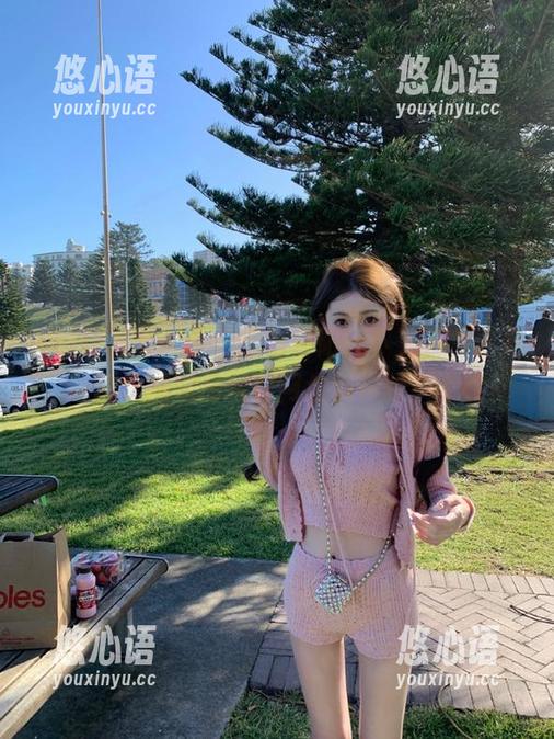 Xiuren秀人网 - 在夏日阳光下，白兔西希带你云端领略写真网盘新体验！.txt