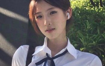 Xiuren秀人网 – 在苏曼兮日常的写真图集中，记录每一天的温暖与独特魅力.txt