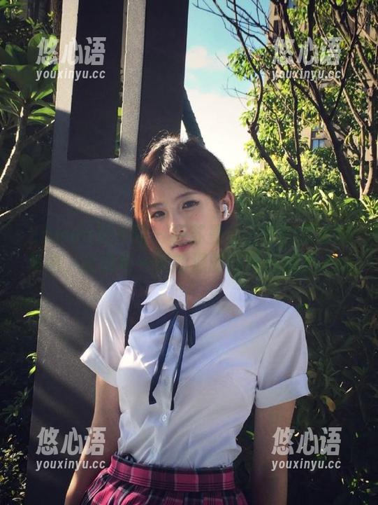 Xiuren秀人网 - 在苏曼兮日常的写真图集中，记录每一天的温暖与独特魅力.txt