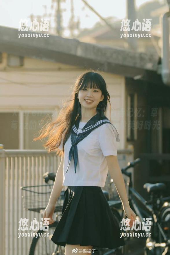 Xiuren秀人网 - 校服下的青春记忆：草莓zz的写真作品，带你回到那段美好时光，原图分享！.txt