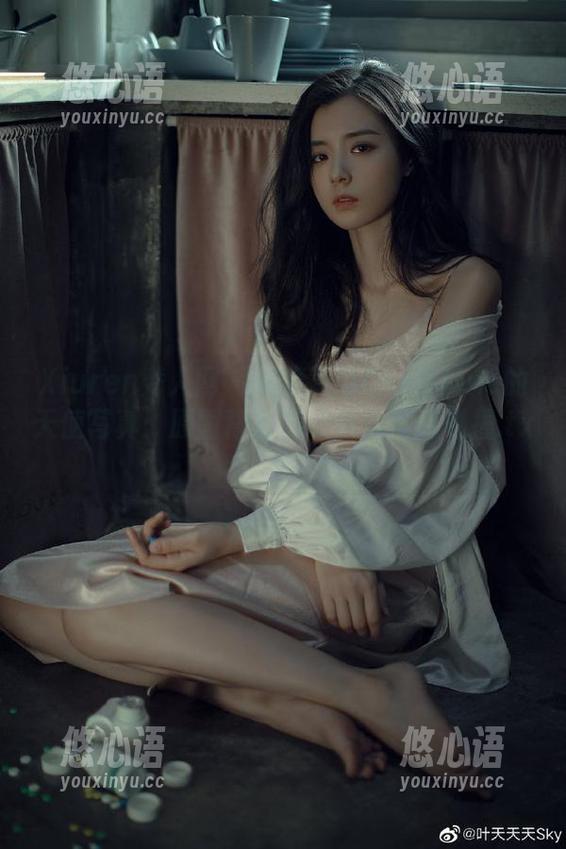 Xiuren秀人网 - 探索黄可Christine的天使写真：原图背后的故事与情感碰撞.txt