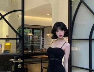 YouWu尤物馆 – Seven小七在泳装里的高清写真，记录了属于夏天的无尽欢愉.txt
