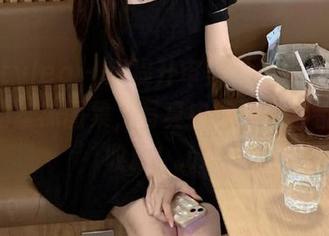beautyleg – 想提升审美？快来欣赏ChiChi的丝袜图集，写真中的每一刻都值得收藏！.txt