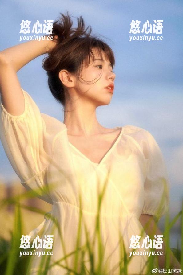 beautyleg - 愉悦夏日心情，Jenny泳池写真作品集为你呈现美丽时光.txt