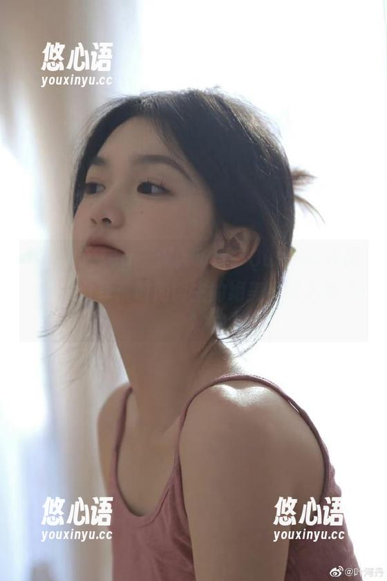 beautyleg-Queena beautyleg - 深入了解“Queena礼服”图集分享:时尚博主的绝美瞬间汇集.txt