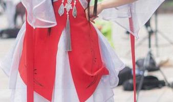 coser衣衣与吸血鬼护士服的完美结合，尽情畅享独特cos资源，惊艳你的视野！.txt