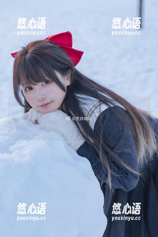 一条白衬衫的奇迹：下载“nyako喵子大魔王”的写真集，感受她的可爱与魅力吧！.txt