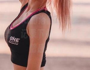 pans – 在Tina的浴缸世界里，发现醉人的写真图集，记录下每一个动人的瞬间与情感.txt