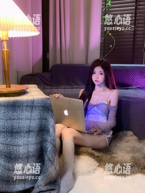 pans - 梦梦头像背后的自拍作品集：精选瞬间尽显她的风采.txt