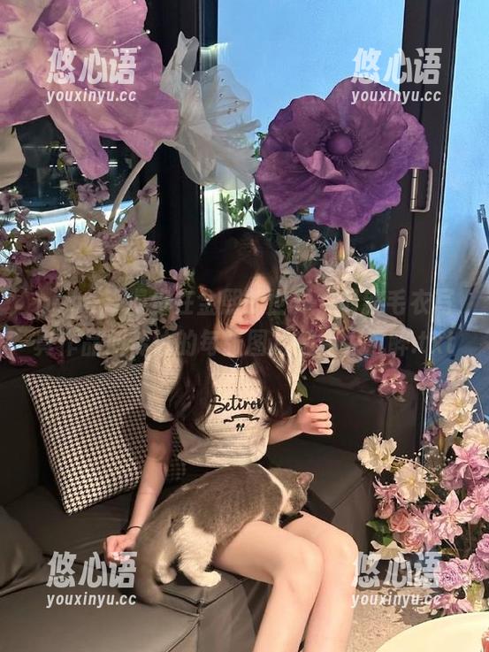 pans - 漫步在金熙的世界，最新毛衣写真作品所传达的每张图片都令人沉醉.txt