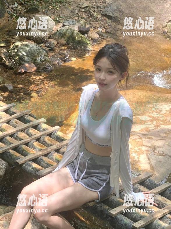 探索yui金鱼的最新写真作品集，安塞尔主题带你走进极致的视觉享受.txt