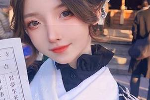 武士刀与水手服：一小央泽的精彩写真作品精选集.txt