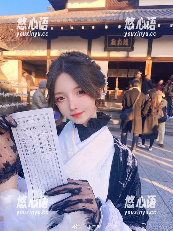 武士刀与水手服：一小央泽的精彩写真作品精选集.txt